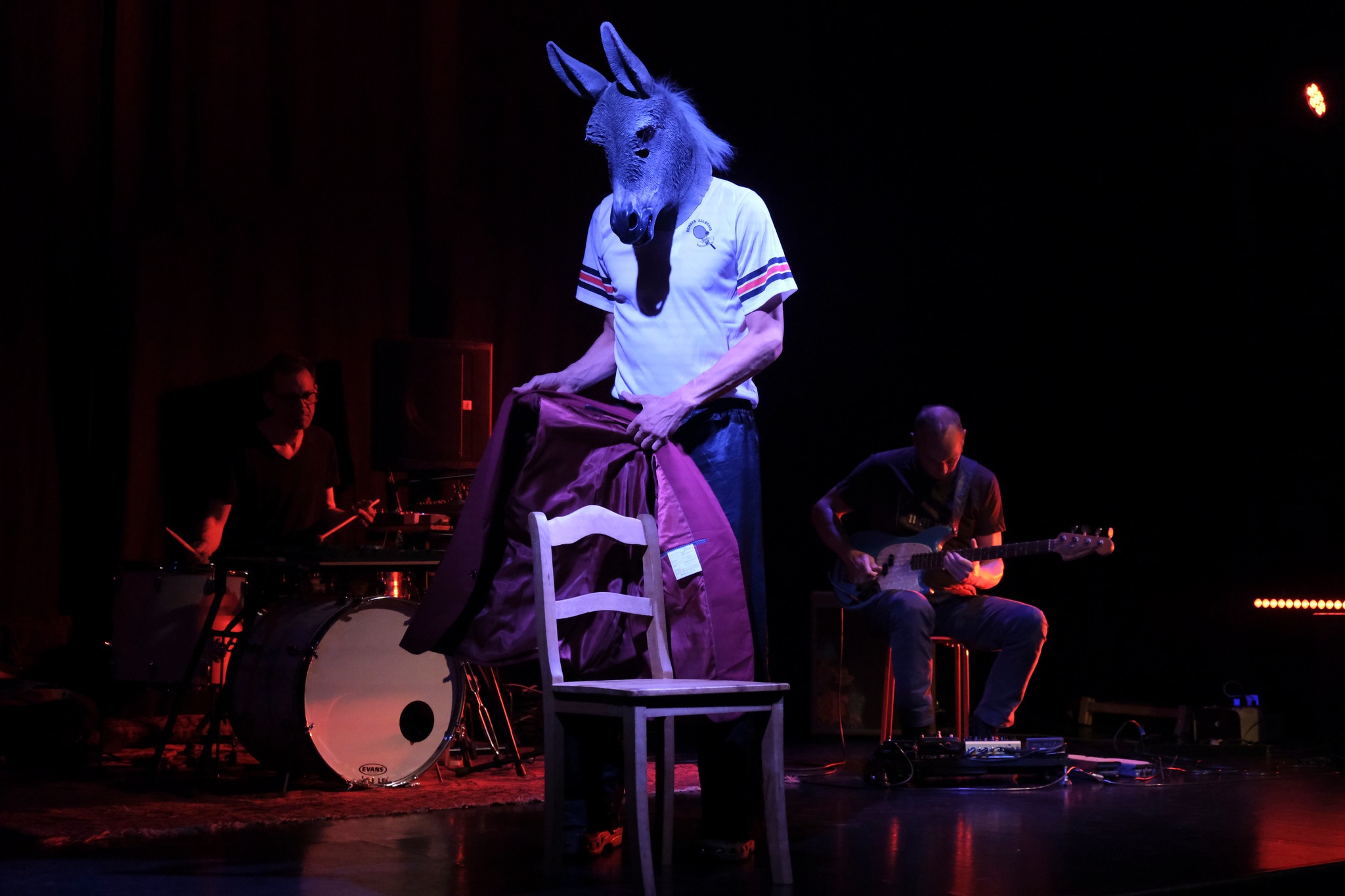 Szenenfoto vom Auftritt von Harald Schulte mit WireWagna (ZEITMAUL-Theater Bochum)