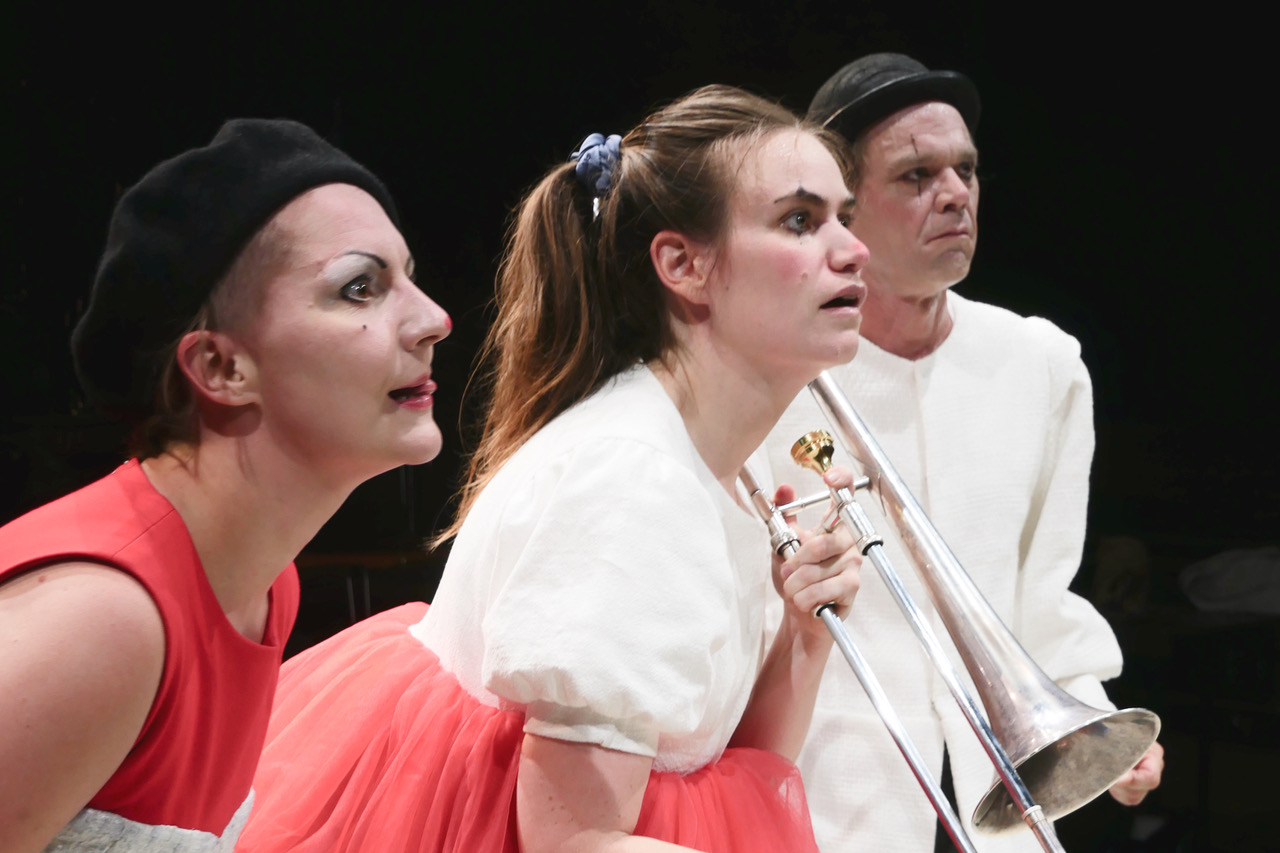 Szenenfoto aus dem Theaterstück WARTEN (ZEITMAUL-Theater Bochum)